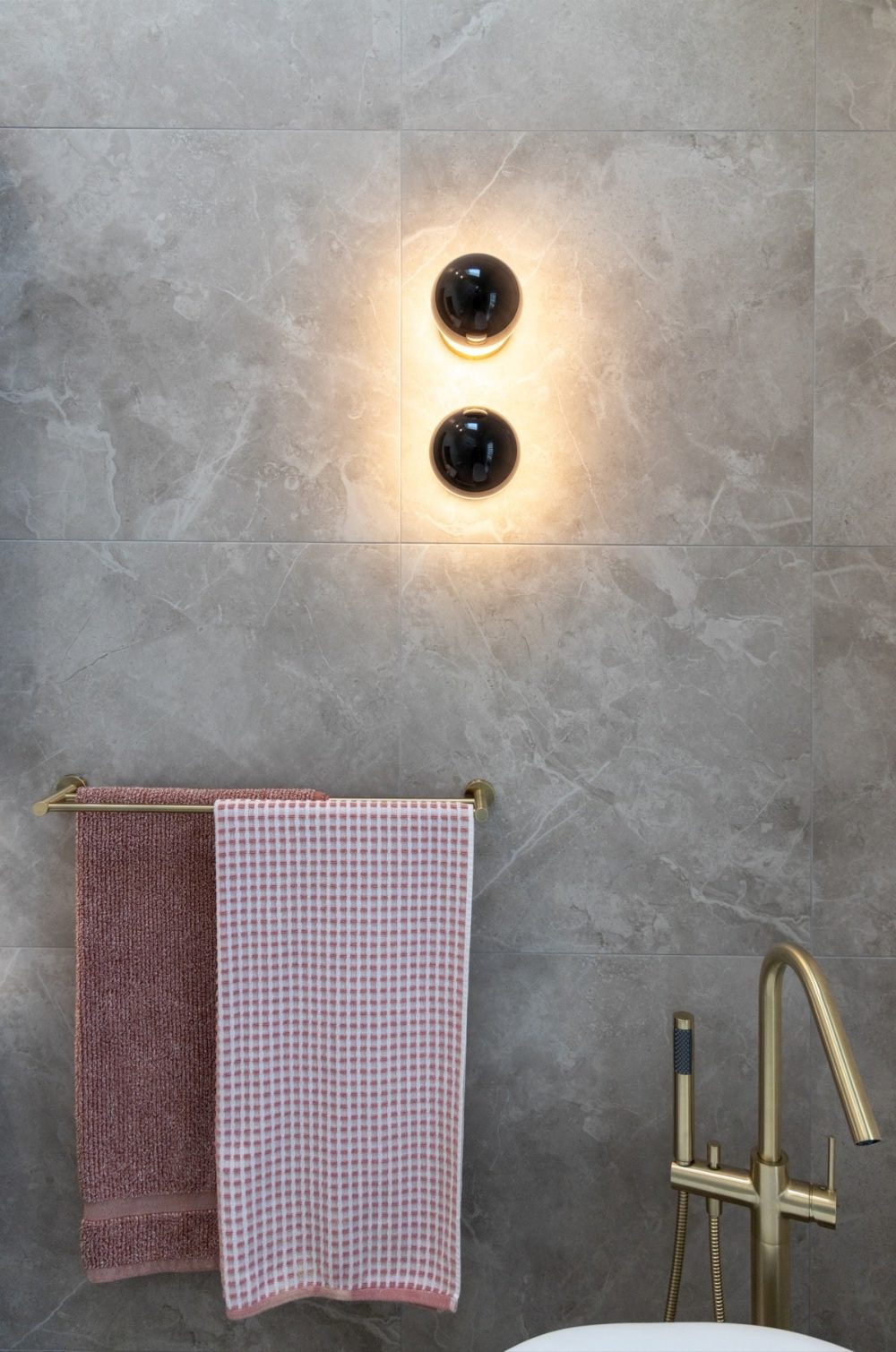 Round Double Towel Rail 600mm - PVD Tiger Bronze - Image 3
