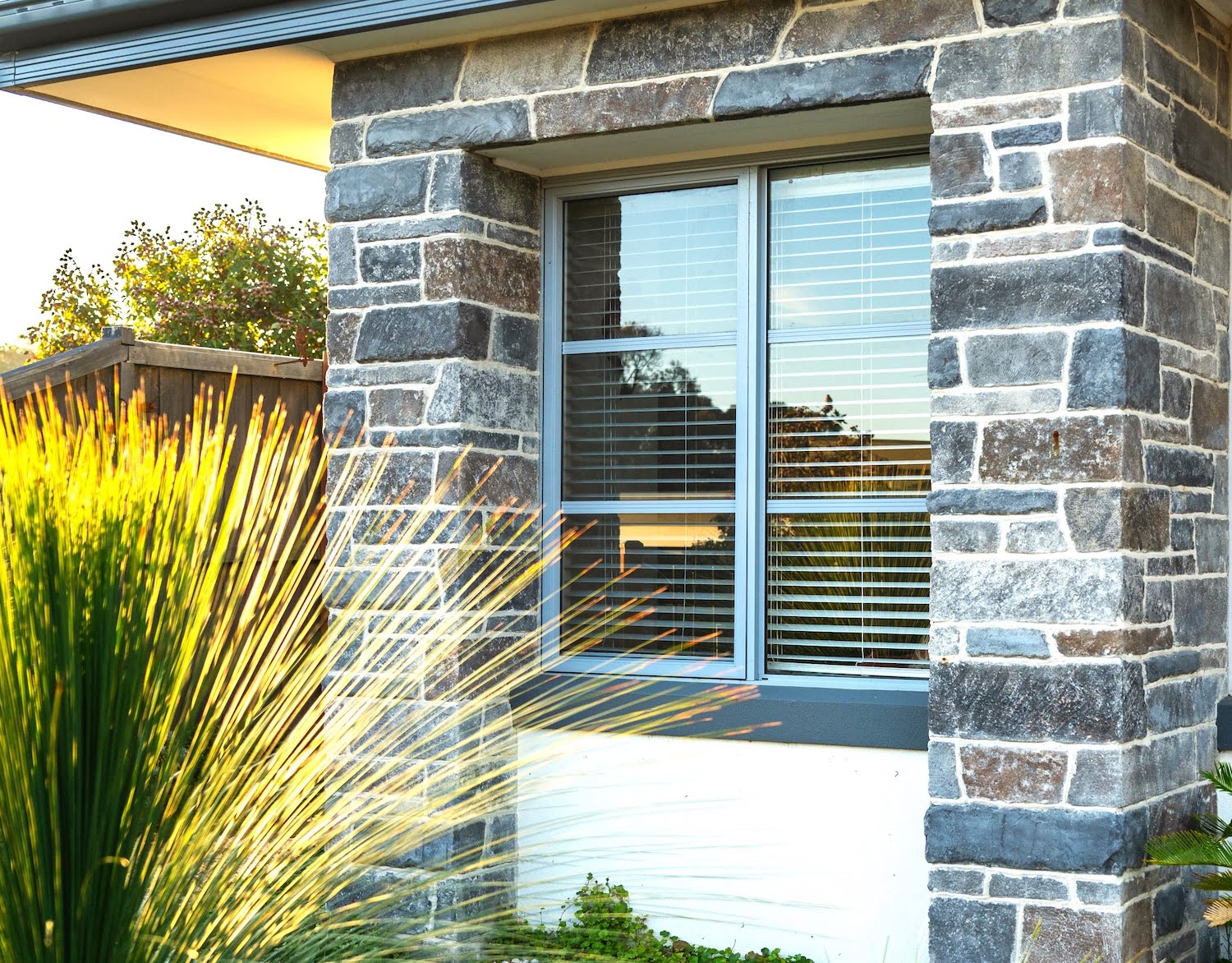 Romano_Carved_Stonebluestone-walling-cladding-copy